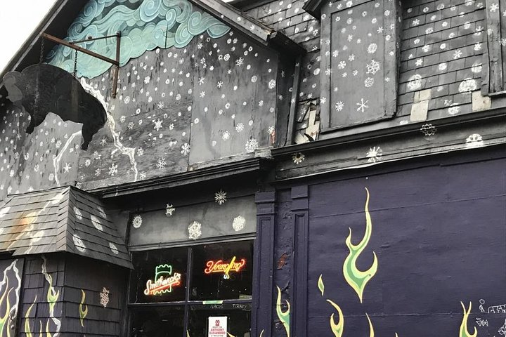 Buffalo Bar Hunt: Buffalo Ballin' - Photo 1 of 5